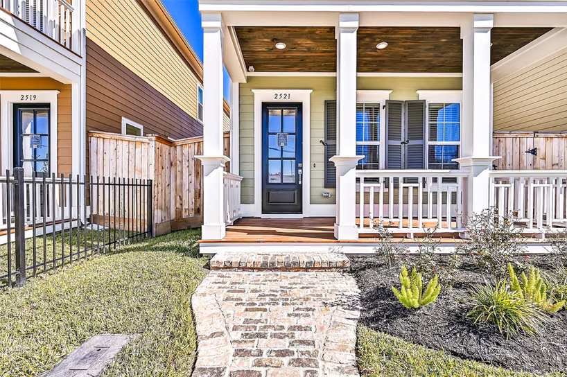 Photo 3 of 2521 S Houston Avenue, Pearland, TX