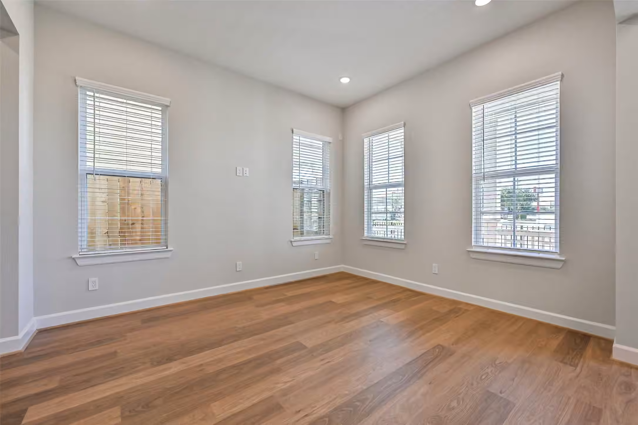 Photo 7 of 2521 S Houston Avenue, Pearland, TX