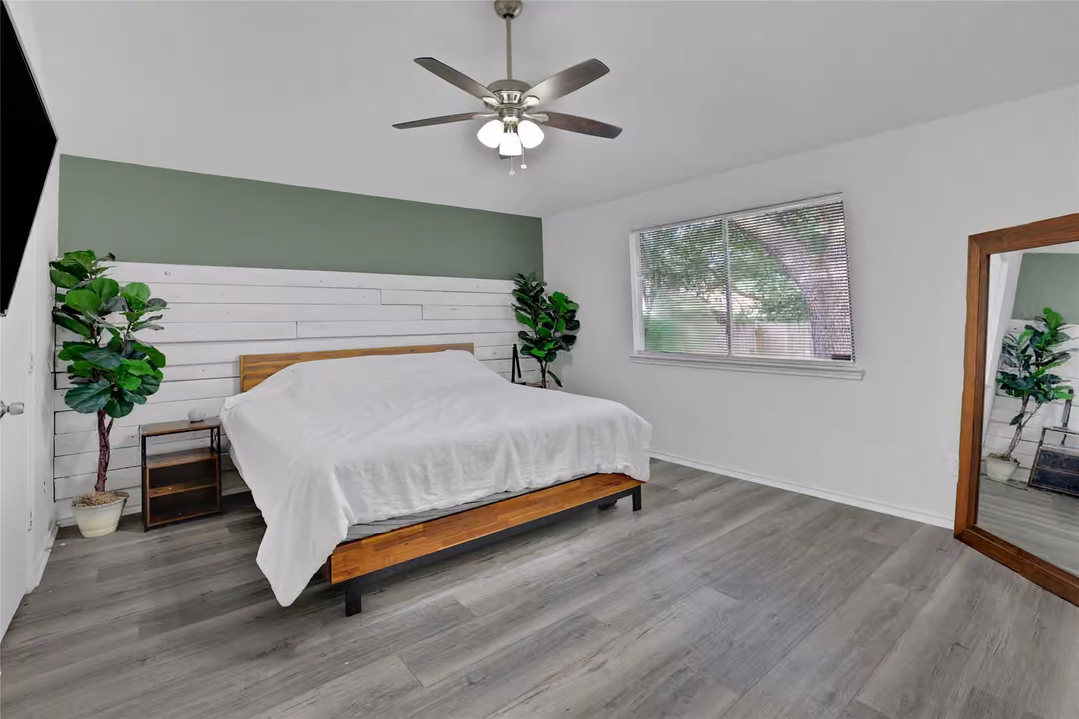 Photo 3 of 219 Cape Conroe Drive, Montgomery, TX