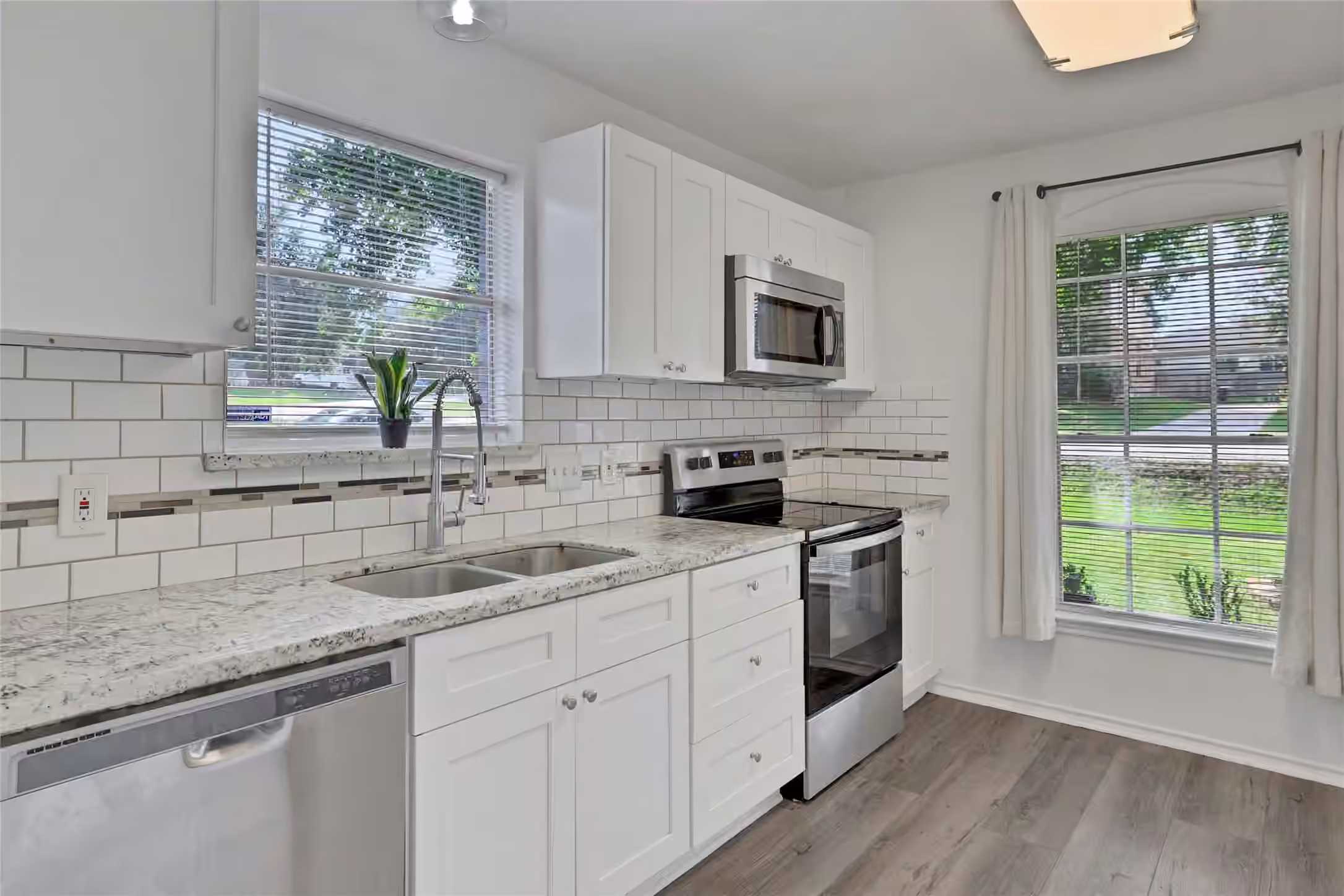 Photo 4 of 219 Cape Conroe Drive, Montgomery, TX