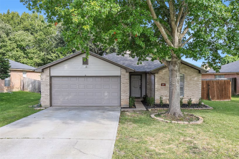 Photo 5 of 219 Cape Conroe Drive, Montgomery, TX