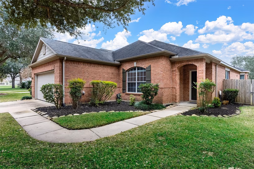 Photo 2 of 2815 Bay Springs View, Richmond, TX