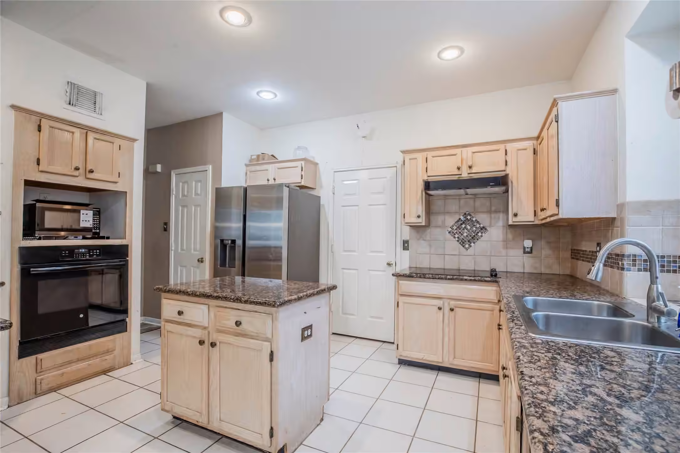 Photo 6 of 1606 Diamond Brook Drive, Houston, TX