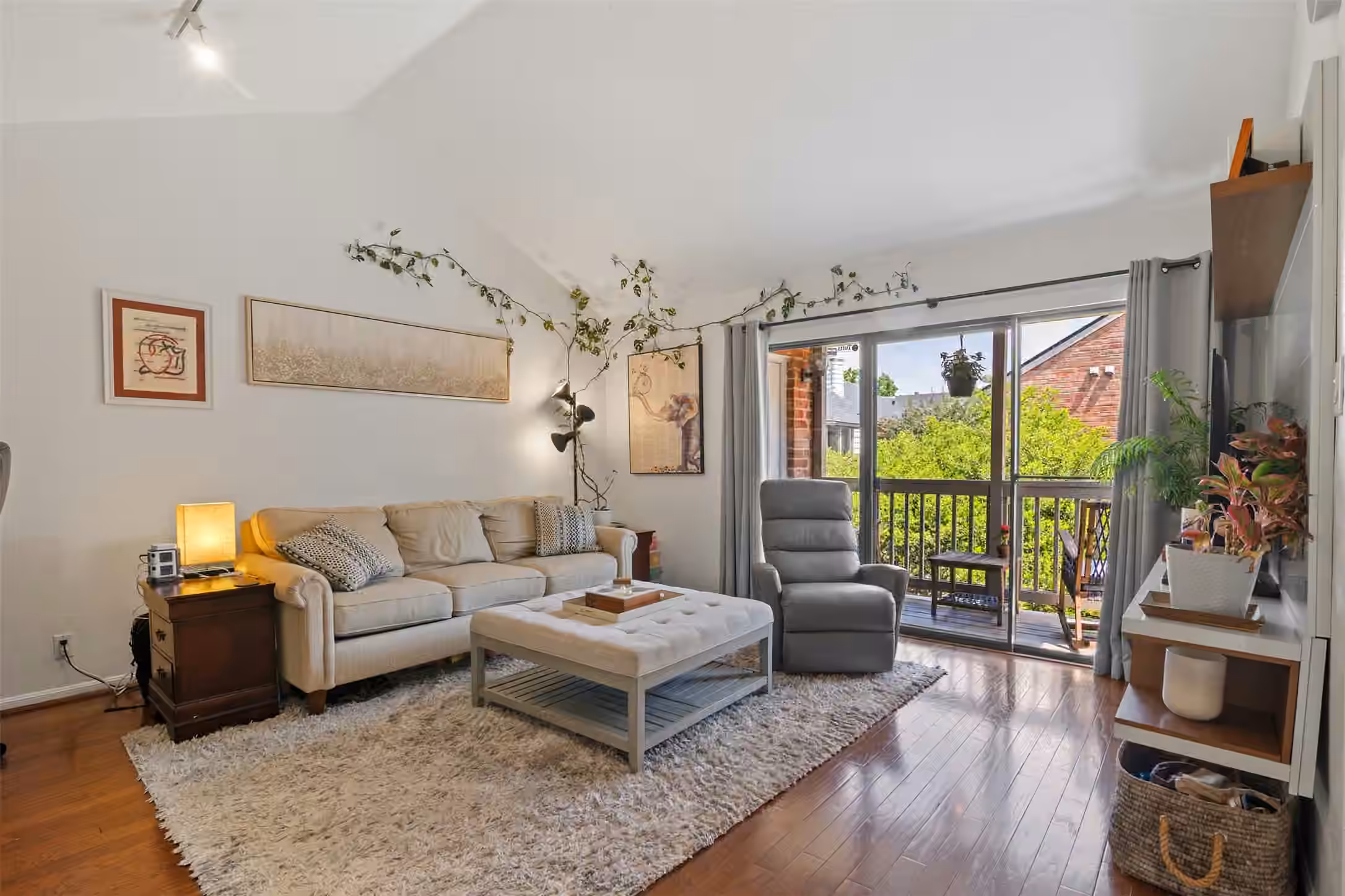 Photo 2 of 2829 Timmons Lane 228, Houston, TX