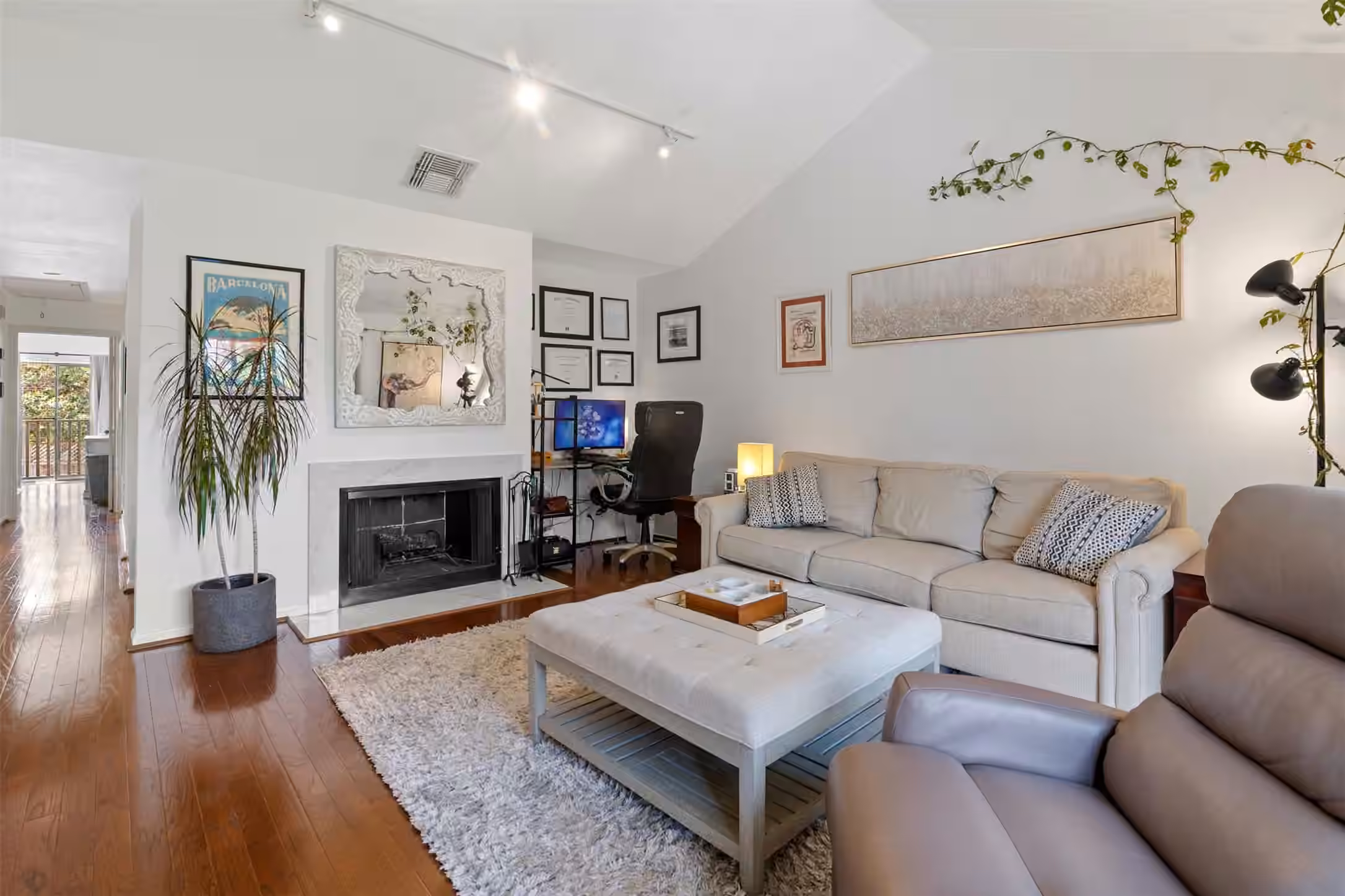 Photo 3 of 2829 Timmons Lane 228, Houston, TX