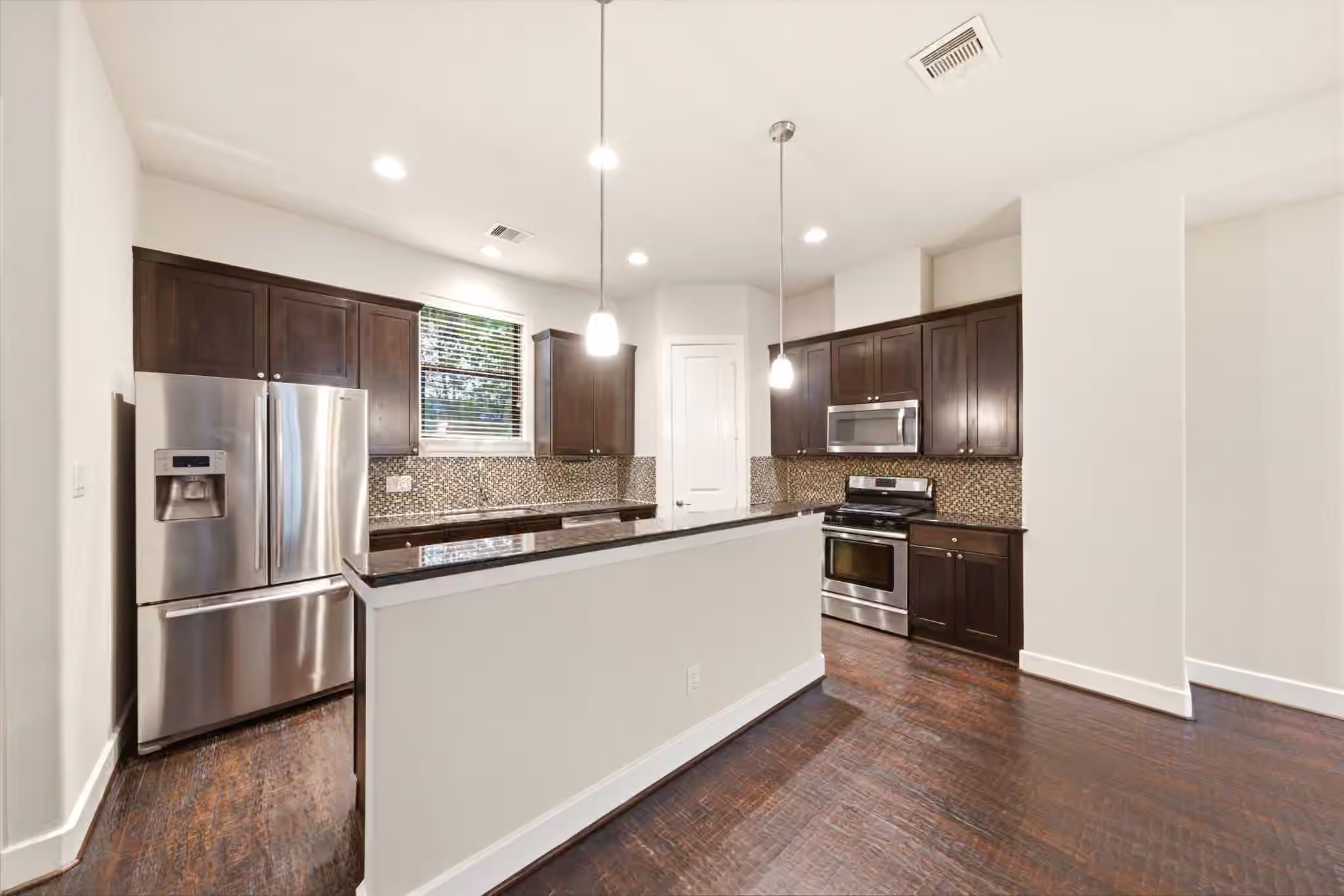 Photo 3 of 2706 Leeland Street, Houston, TX