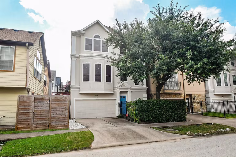 Photo 3 of 2614 Maxroy Street, Houston, TX