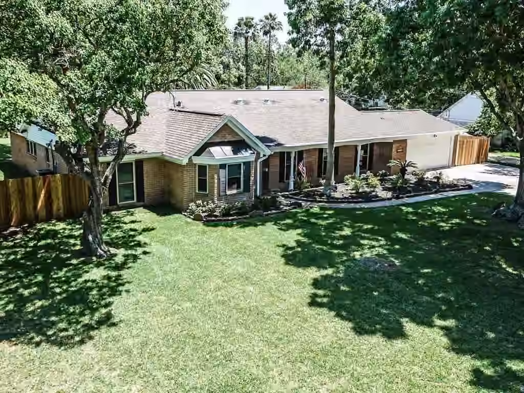 Photo 6 of 208 Lakeshore Drive, Seabrook, TX