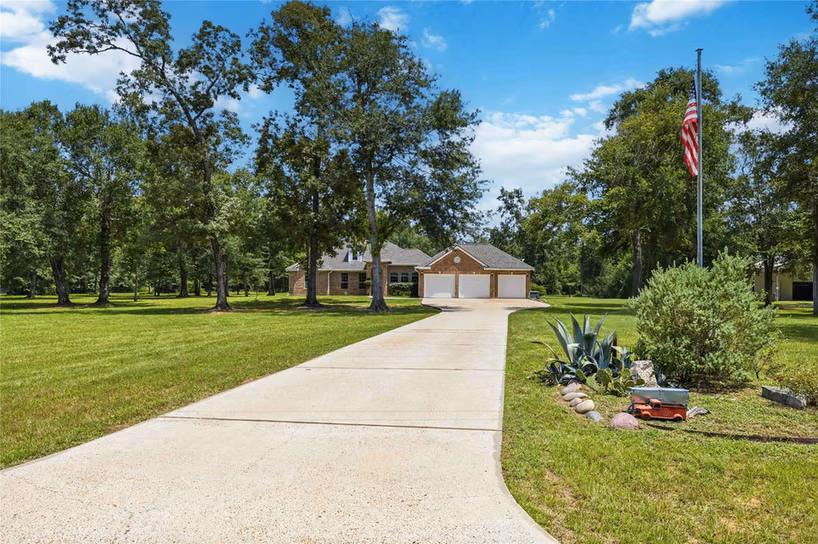Photo 5 of 866 Big Buck Drive, Cleveland, TX