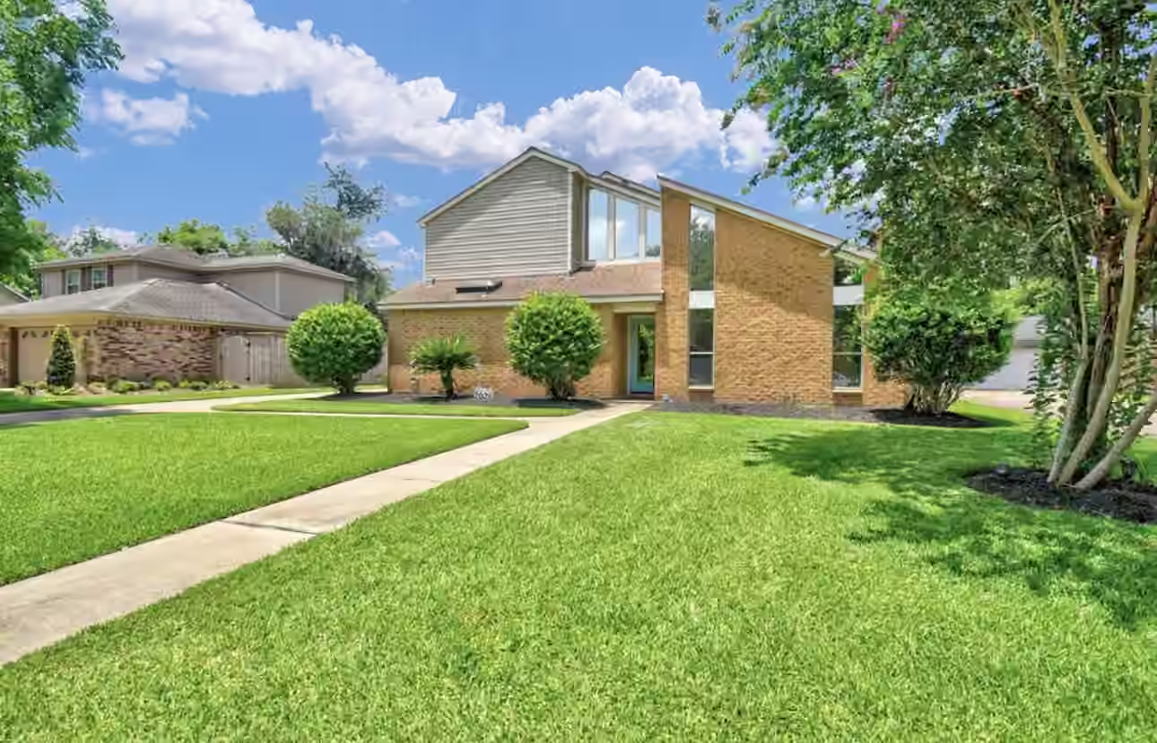 Photo of 221 Wedgewood Street, Lake Jackson, TX 77566