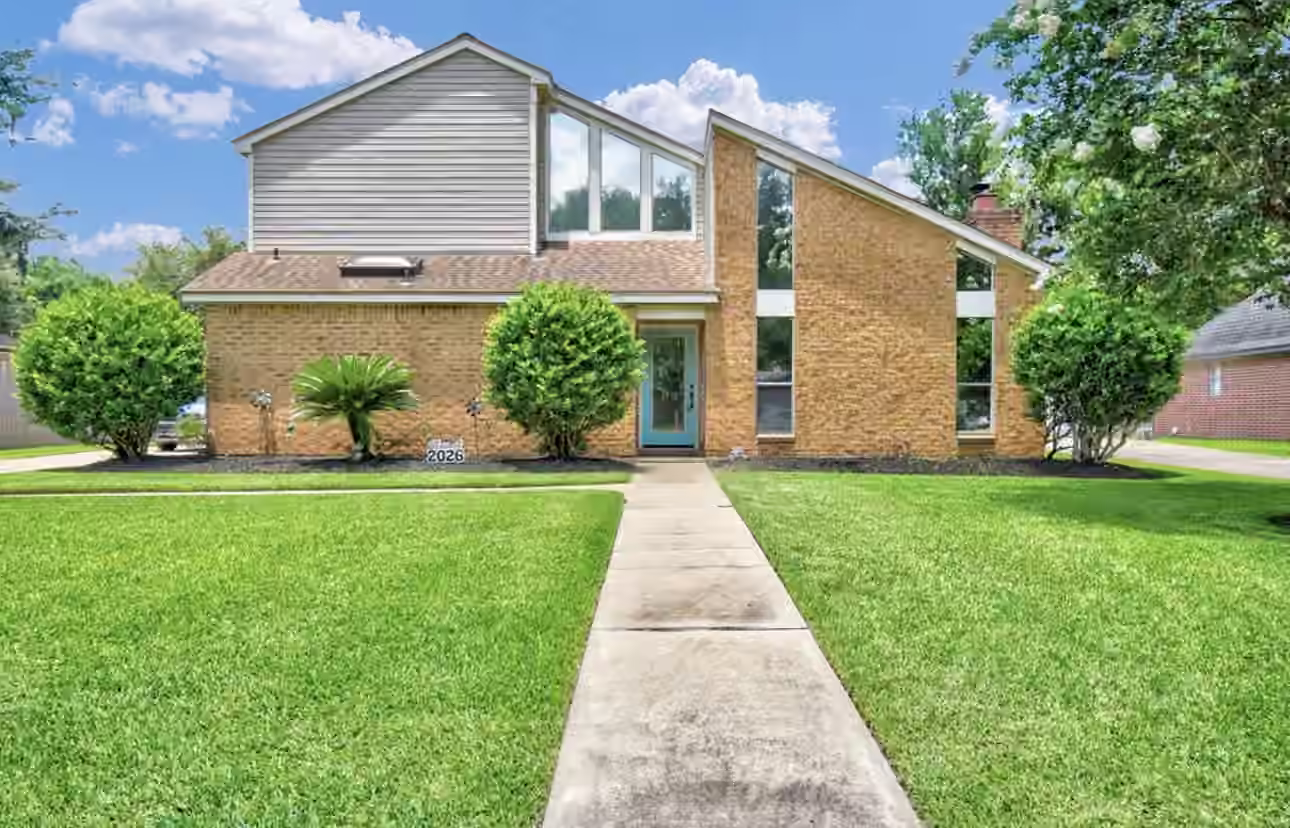 Photo 3 of 221 Wedgewood Street, Lake Jackson, TX