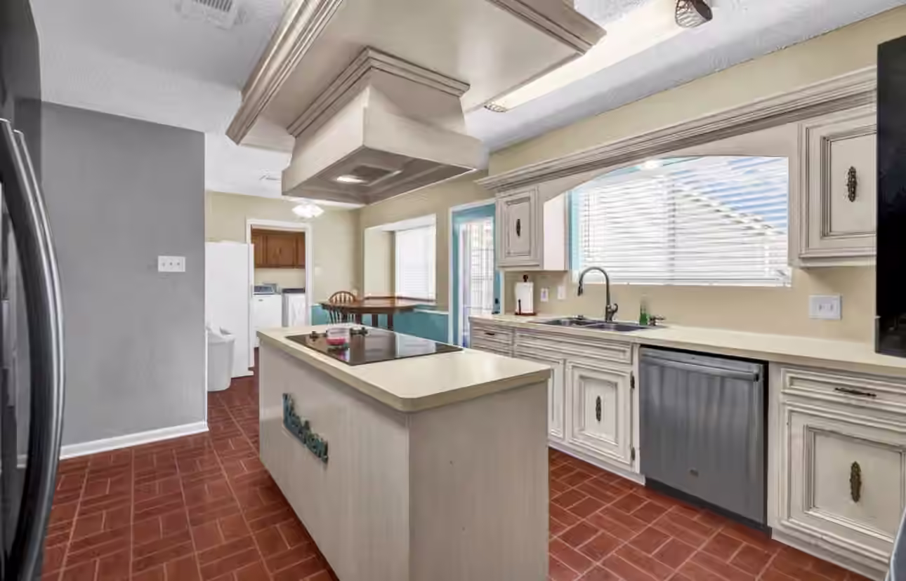 Photo 5 of 221 Wedgewood Street, Lake Jackson, TX