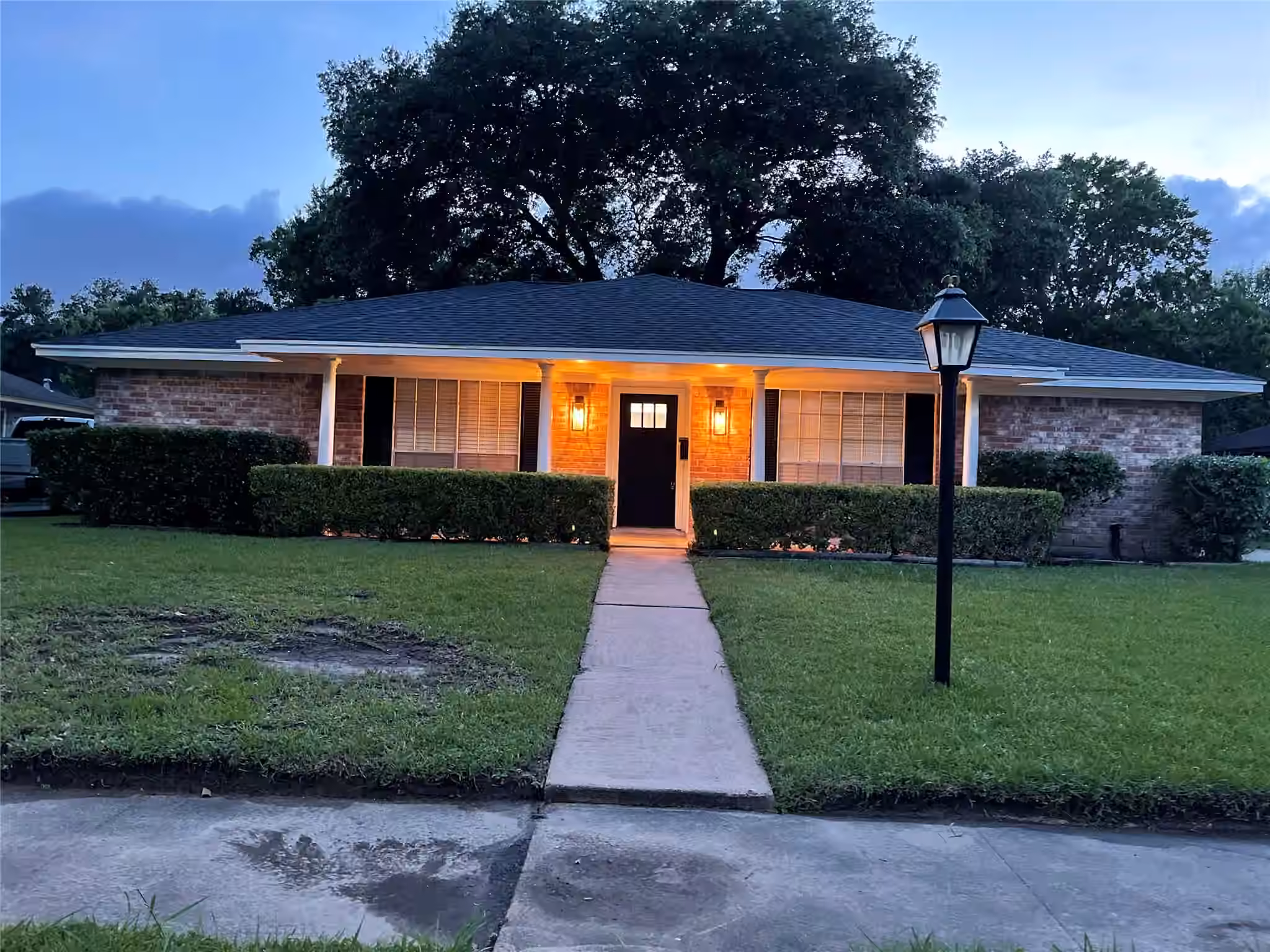 Photo 2 of 10606 Hoyte Drive, Houston, TX