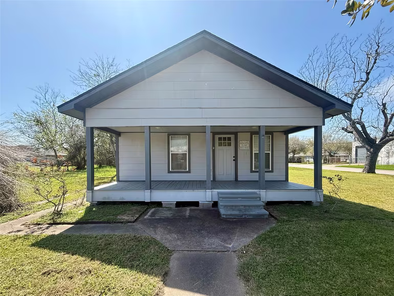 Photo 2 of 429 W 2nd Street, Freeport, TX