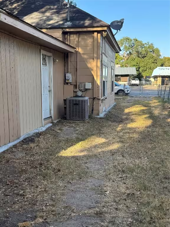 Photo 3 of 506 S Mechanic Street, El Campo, TX