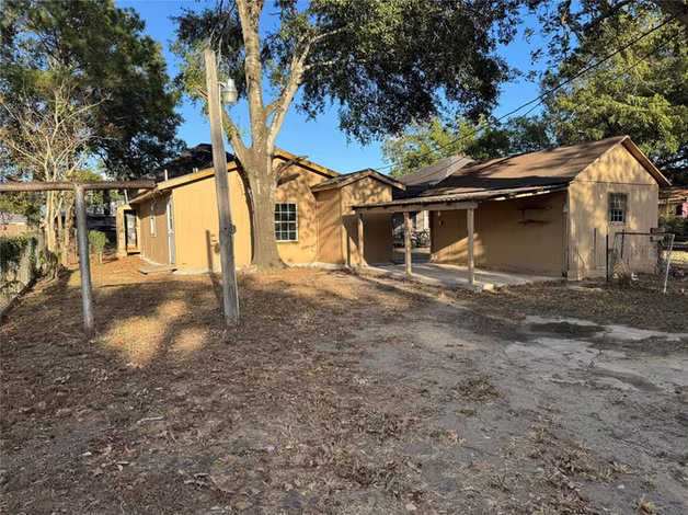 Photo 4 of 506 S Mechanic Street, El Campo, TX