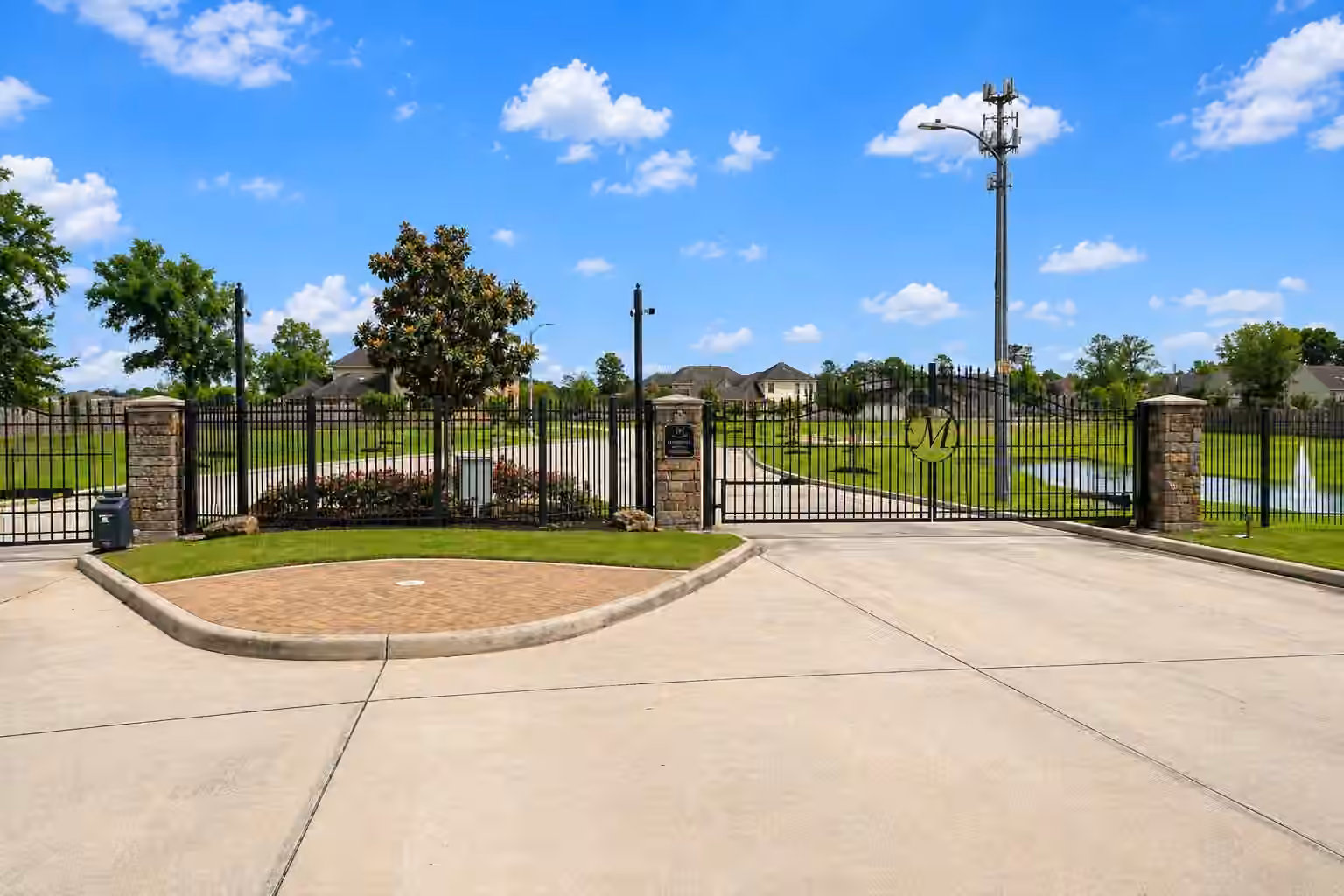 Photo 3 of 4814 Pecan Arbor Lane, Houston, TX