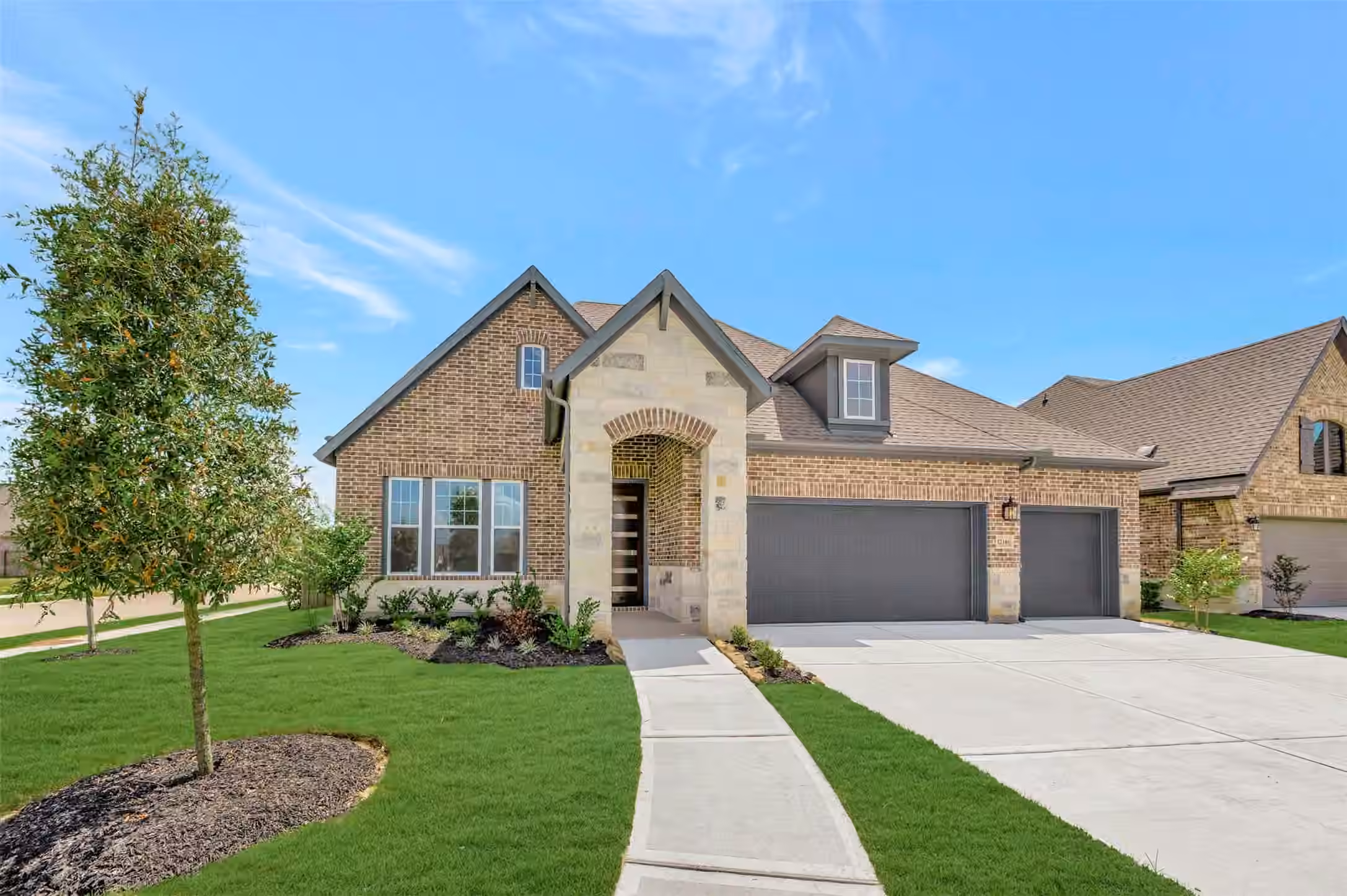 Photo 2 of 12346 Sweet Gum Drive, Mont Belvieu, TX