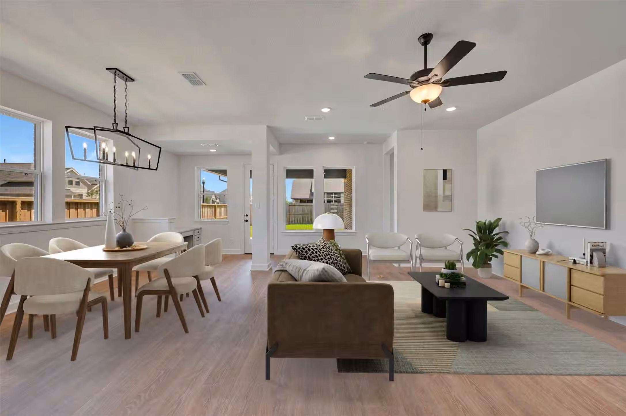 Photo 4 of 12346 Sweet Gum Drive, Mont Belvieu, TX