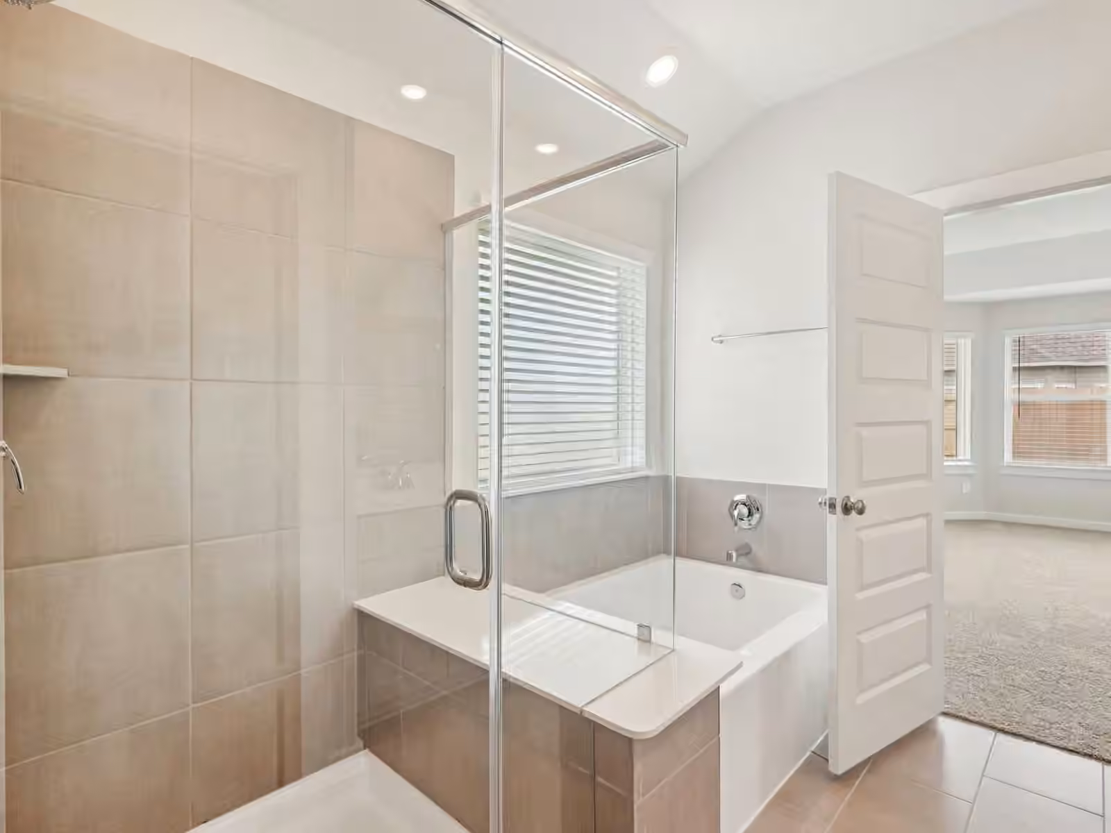 Photo 5 of 5205 Redbud Valley Drive, Pearland, TX