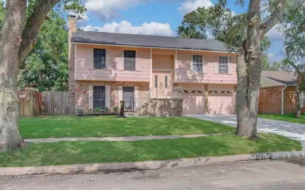 Photo 4 of 16527 Quail Dale Drive, Houston, TX