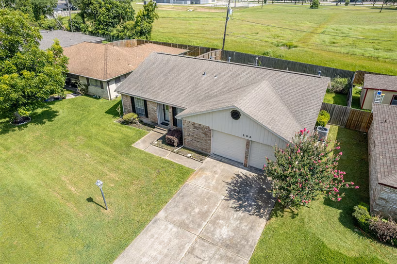 Photo 7 of 206 Kelly Lane, Baytown, TX