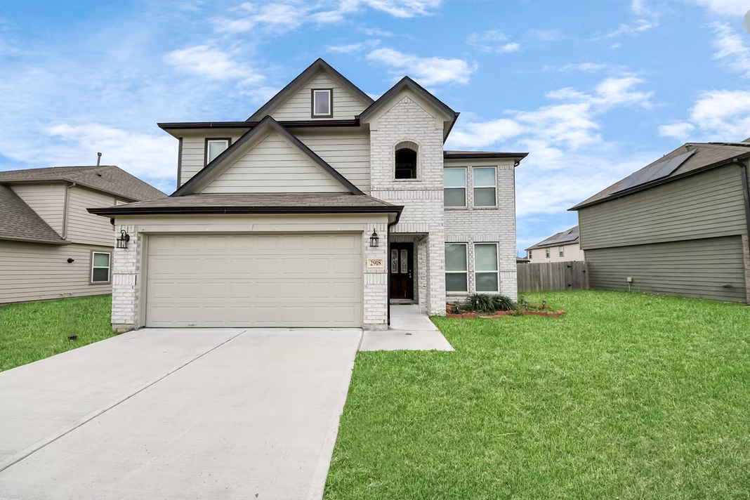 Photo 2 of 2918 Silverhorn Lane, Rosenberg, TX