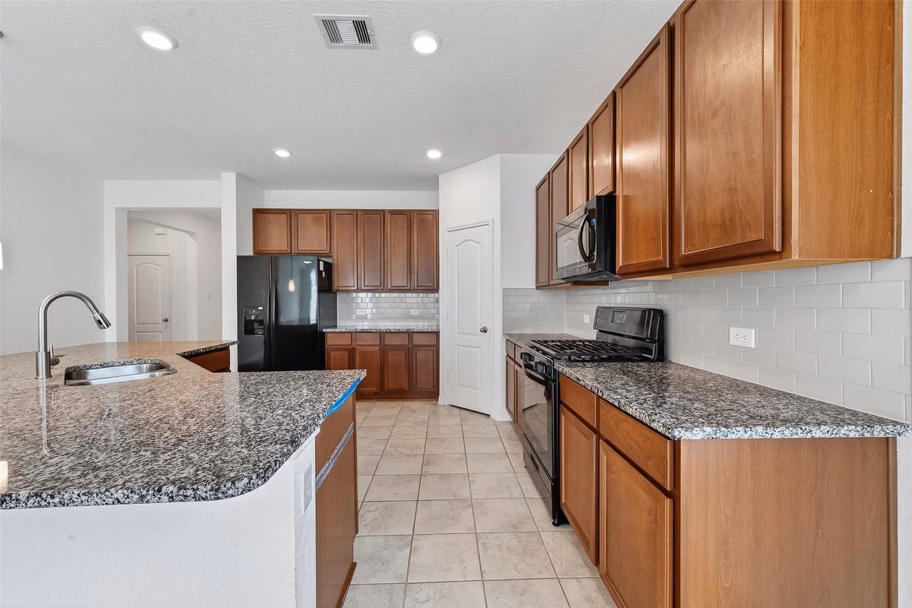 Photo 4 of 25611 Reign Wayman Court, Katy, TX