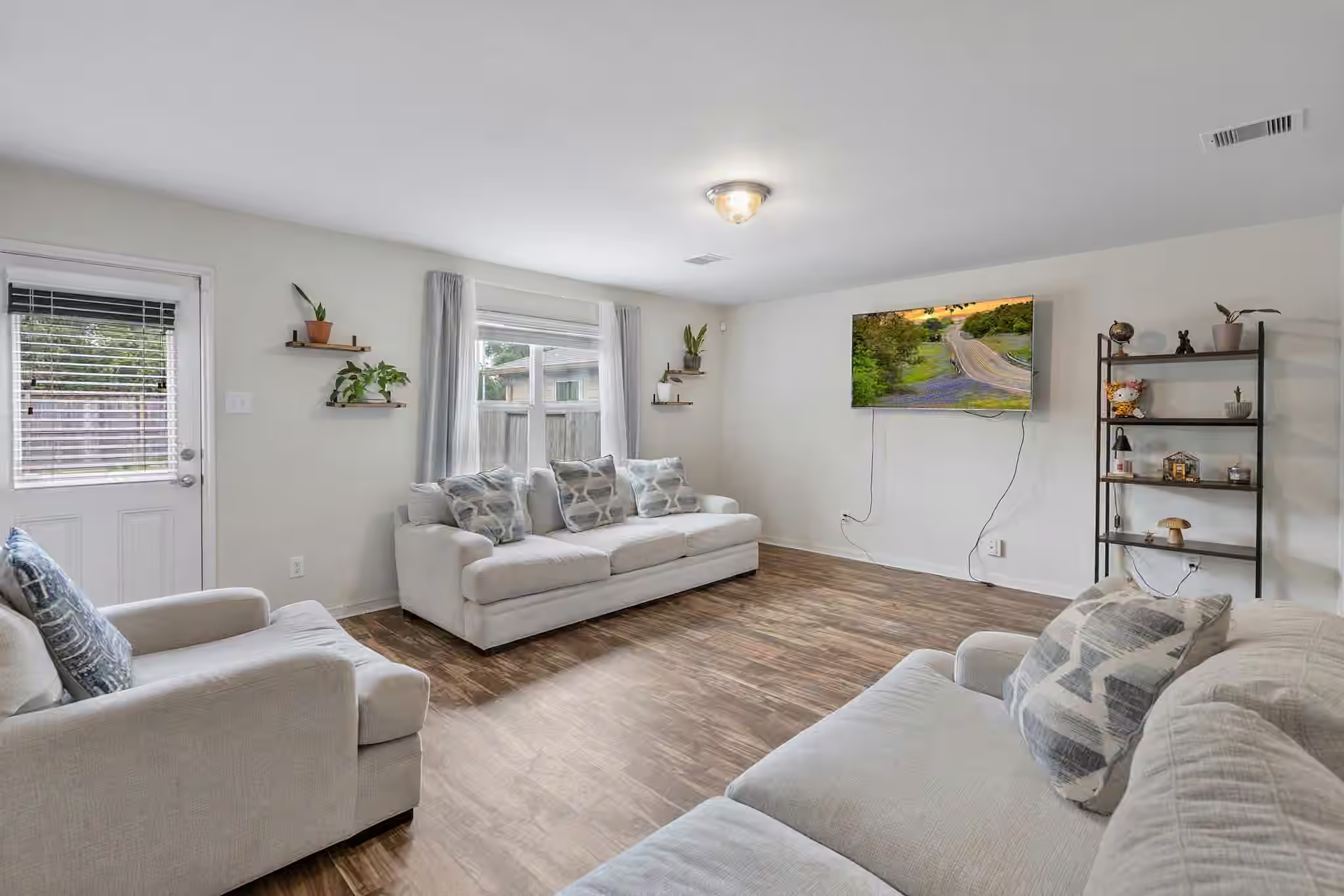 Photo 6 of 10035 Meadow Mill Forest Lane, Houston, TX