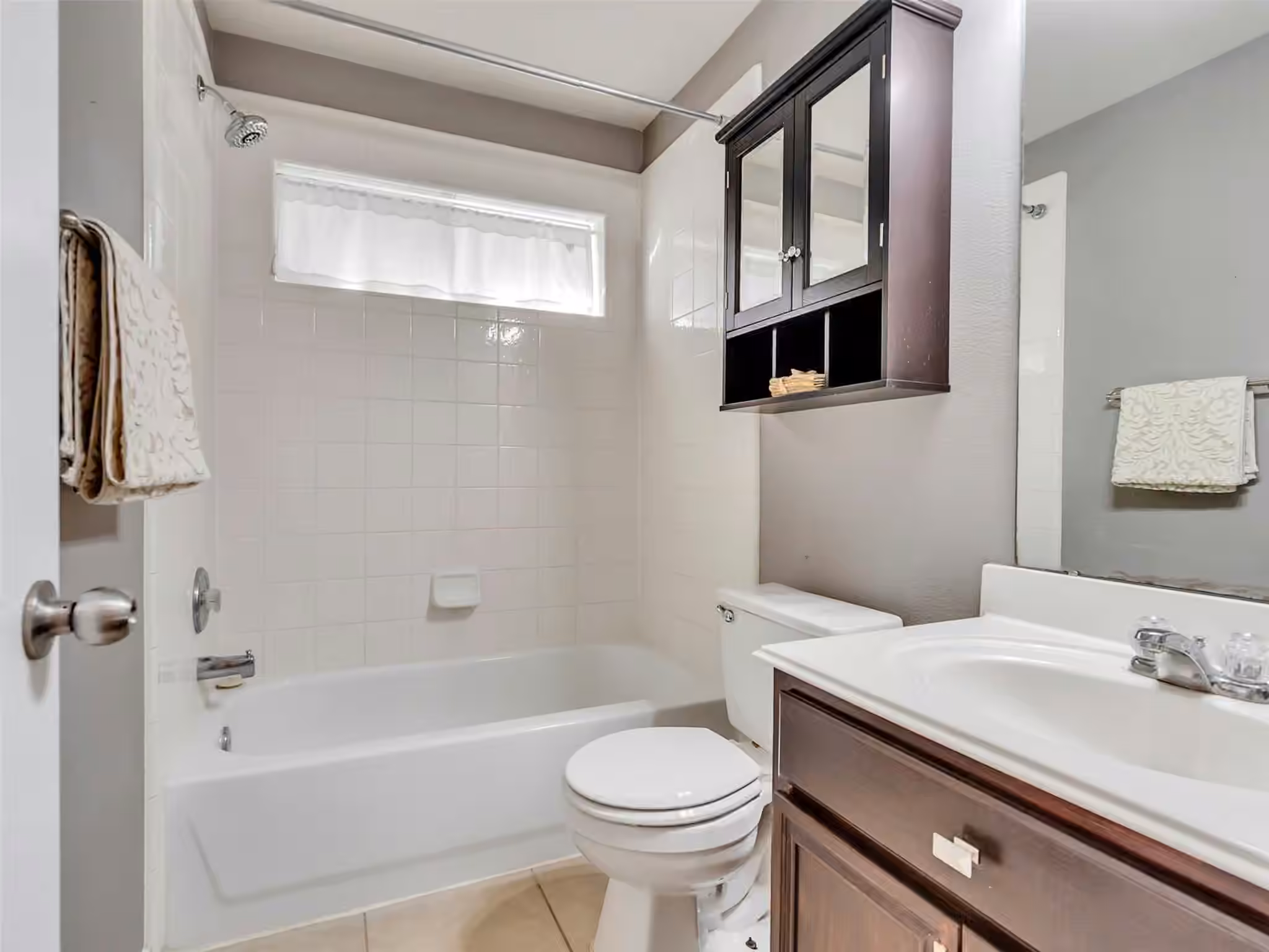 Photo 5 of 4027 Bentwood Drive, Dickinson, TX