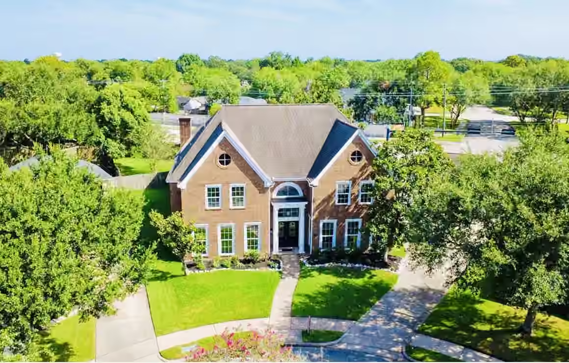 Photo 3 of 2111 Walnut Creek Drive, League City, TX