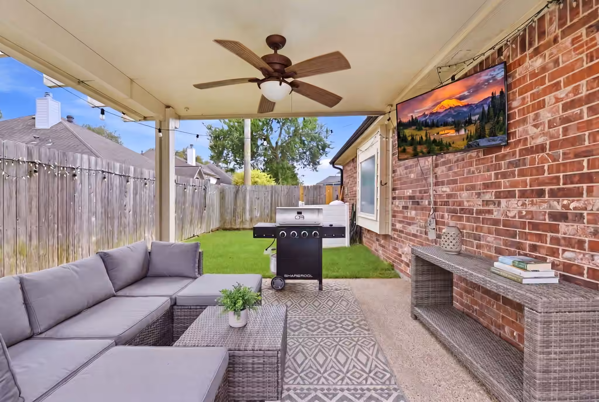Photo 3 of 2105 Mossy Trail Drive, Katy, TX