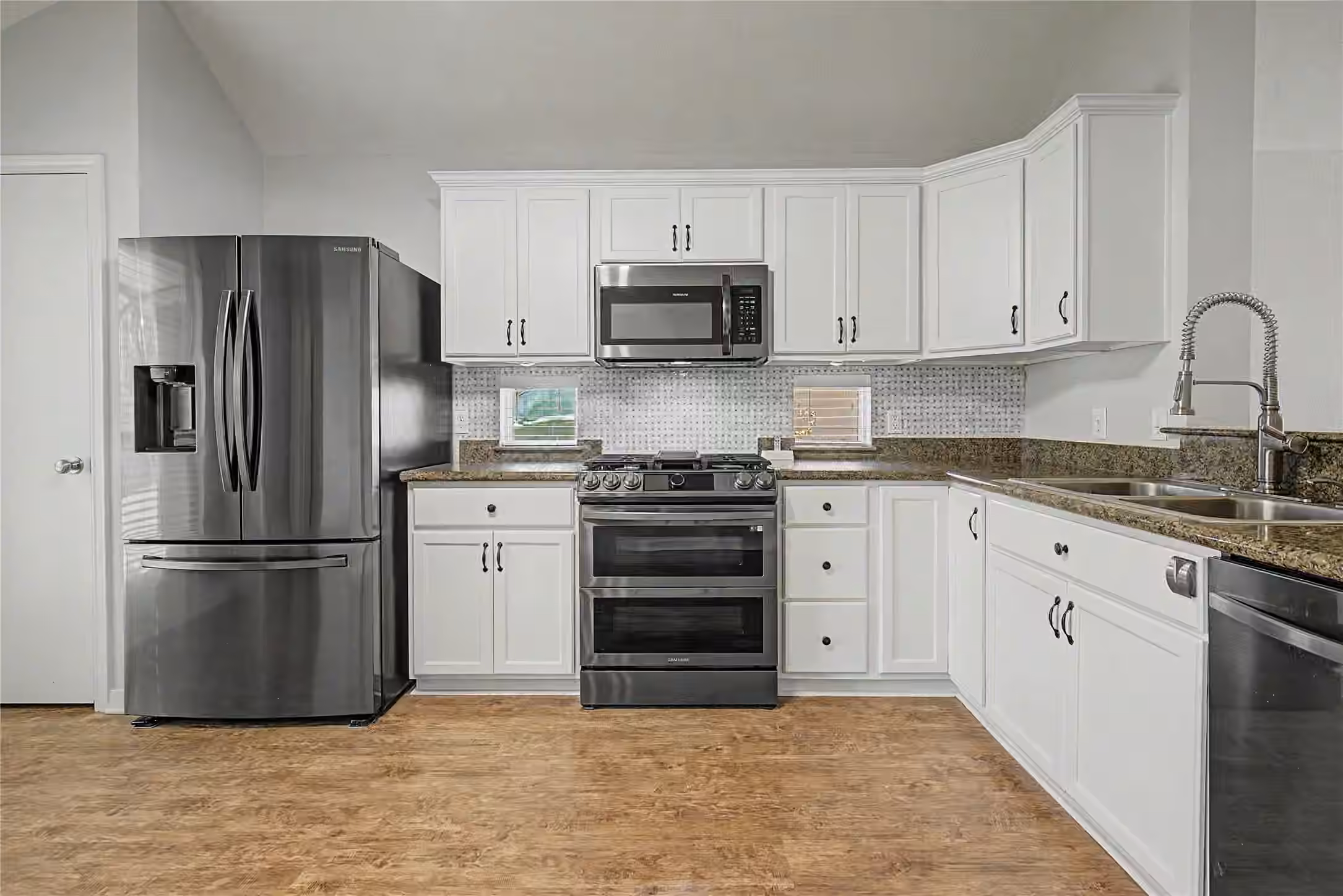 Photo 5 of 111 Enfield Court, Huntsville, TX