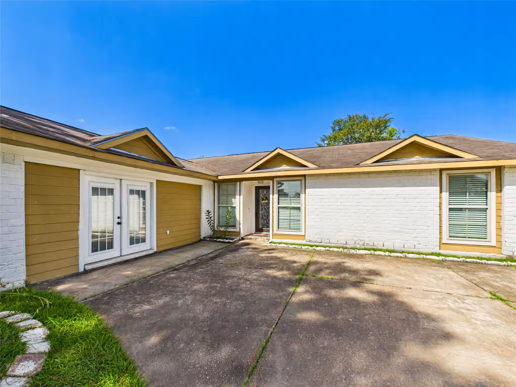 Photo 4 of 11419 Blackhawk Boulevard, Houston, TX