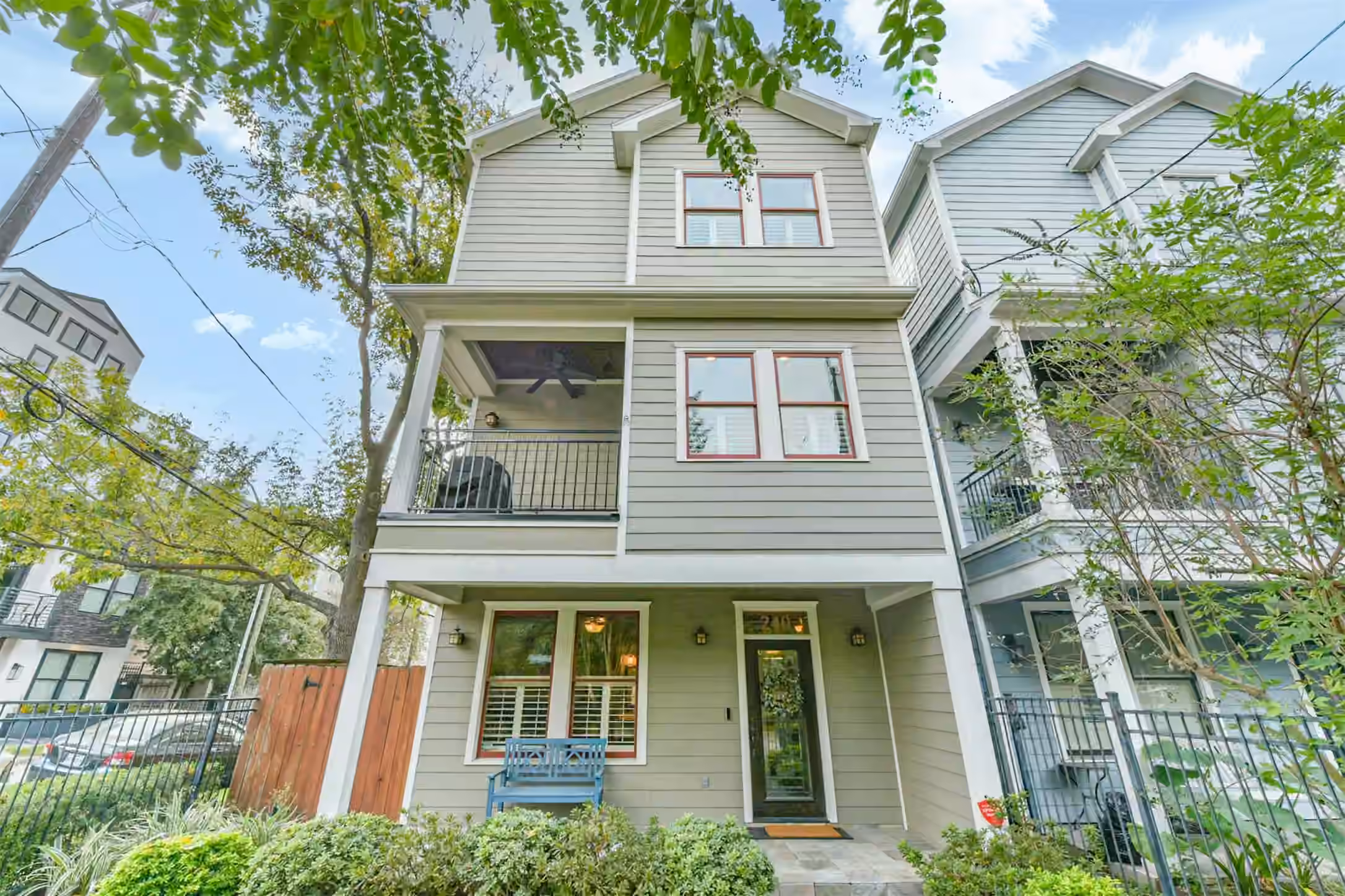 Photo of 240 E Woodland Street, Houston, TX 77009