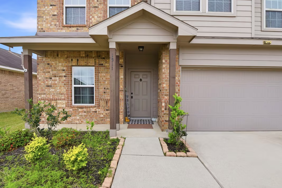 Photo 4 of 1511 Shannon Street, Alvin, TX