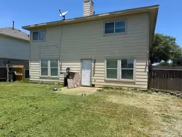 Photo 4 of 11001 Groveshire Drive, Texas City, TX