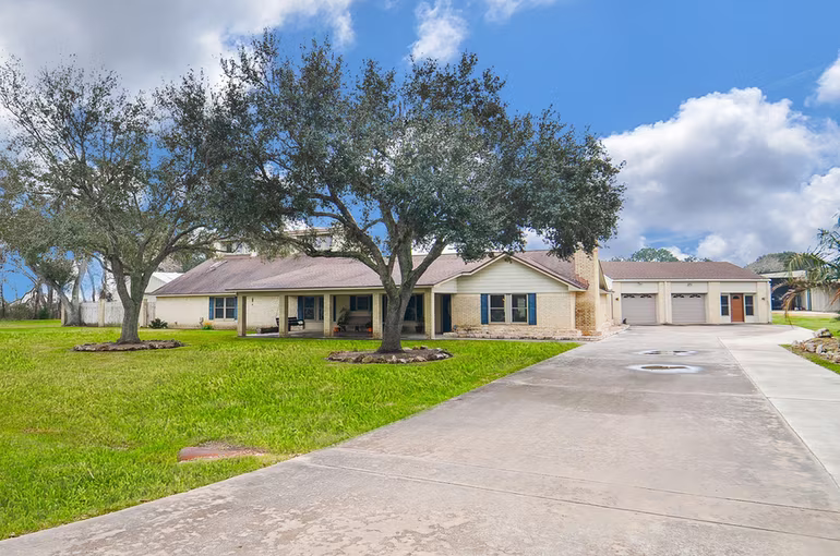 Photo 2 of 419 Western Acres Drive, El Campo, TX