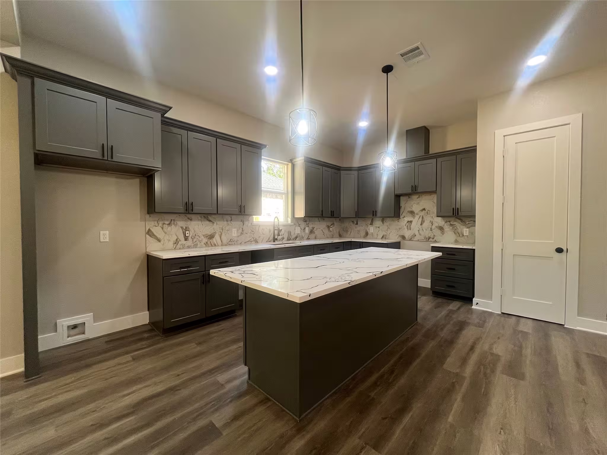 Photo 5 of 28807 Champion Oaks Dr, Magnolia, TX