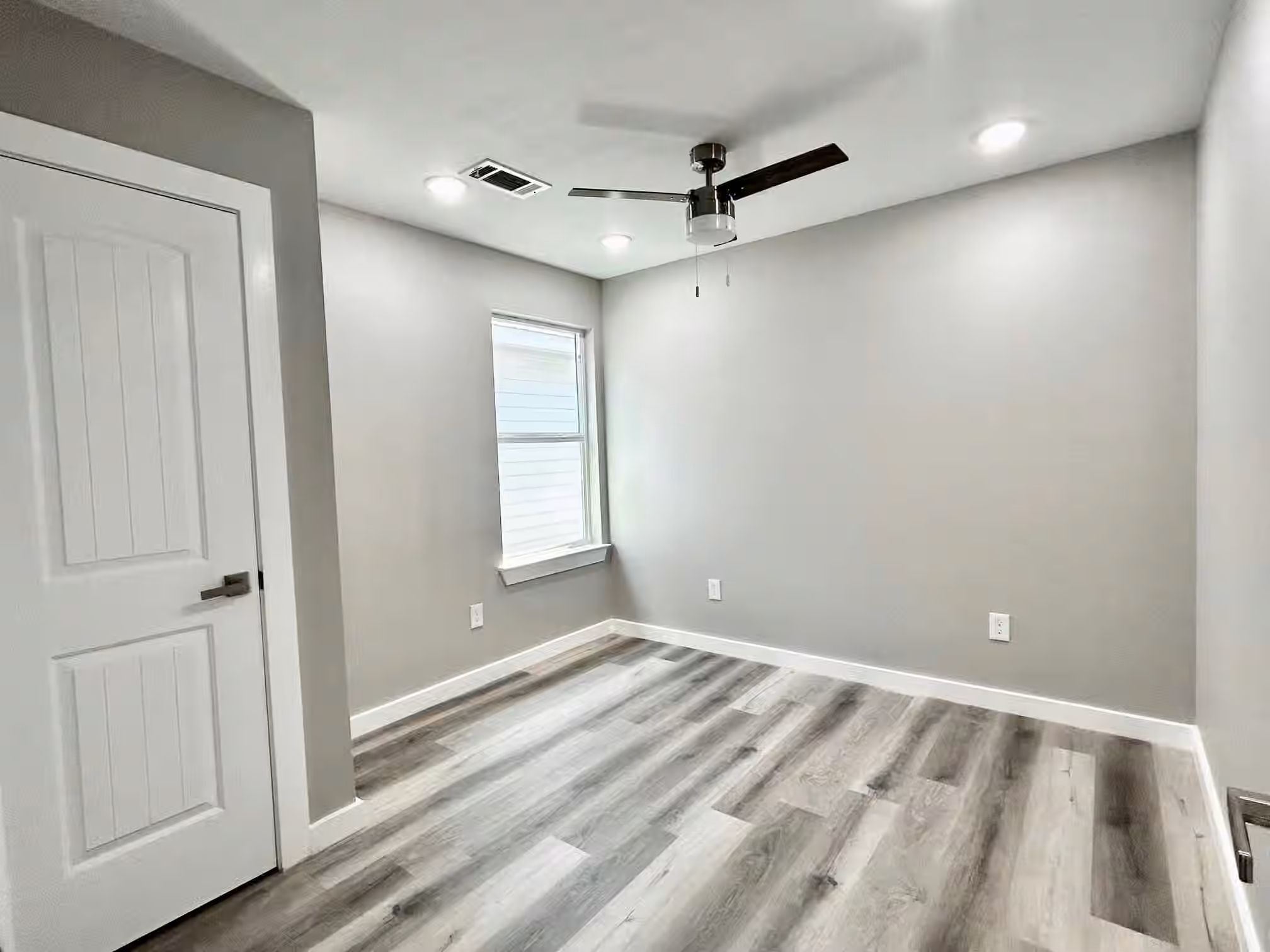 Photo 7 of 4103 Coon St, Bacliff, TX