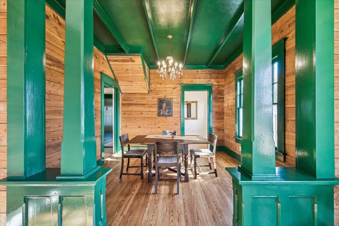 Photo 4 of 208 N Rusk Street, Fayetteville, TX