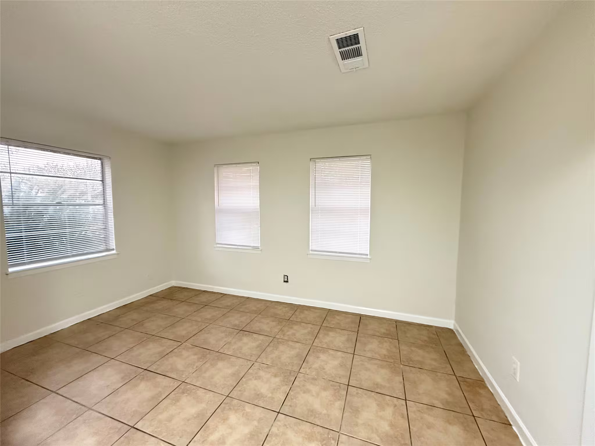Photo 3 of 5926 Shirley Mae Lane, Houston, TX