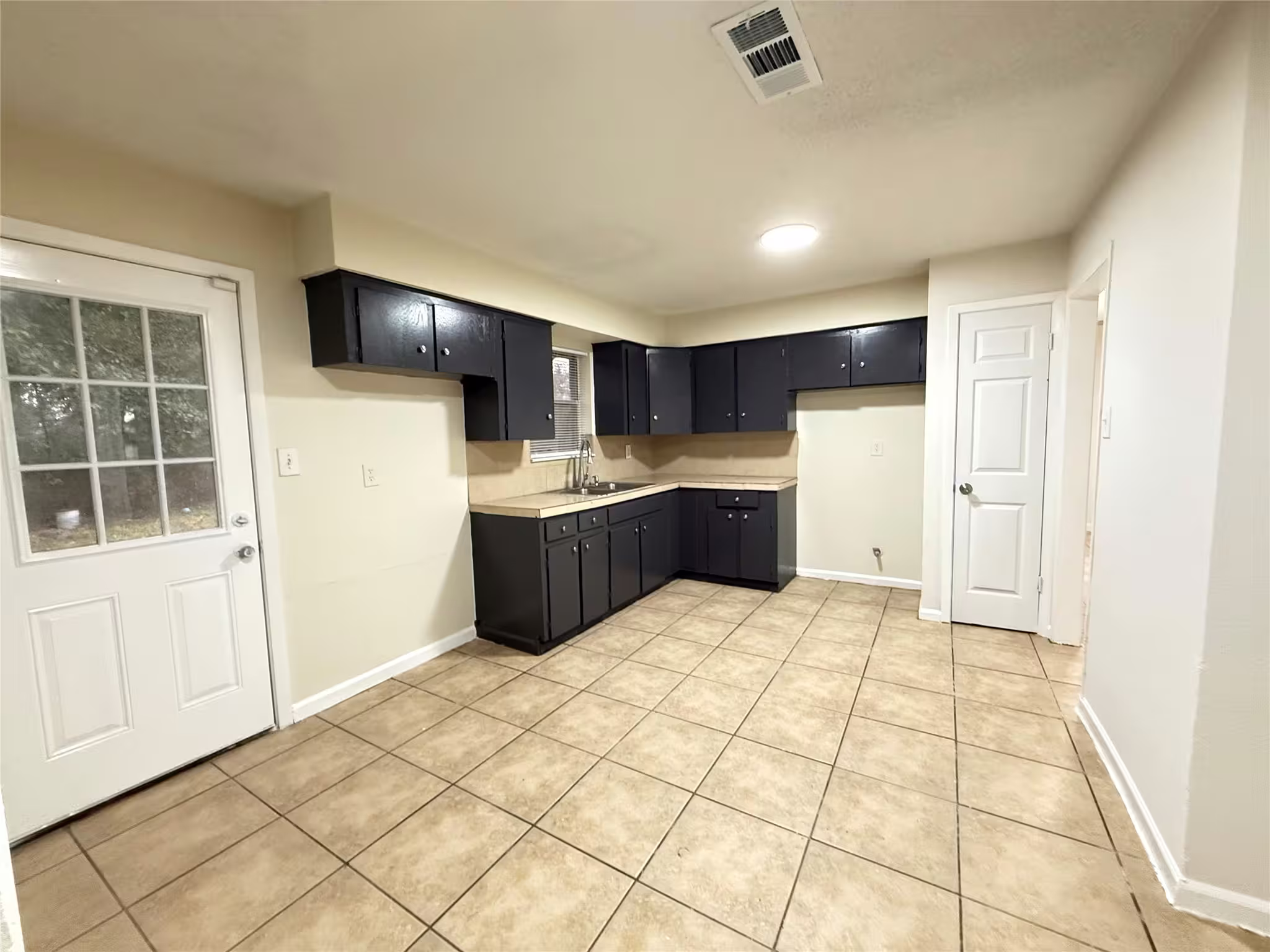 Photo 5 of 5926 Shirley Mae Lane, Houston, TX