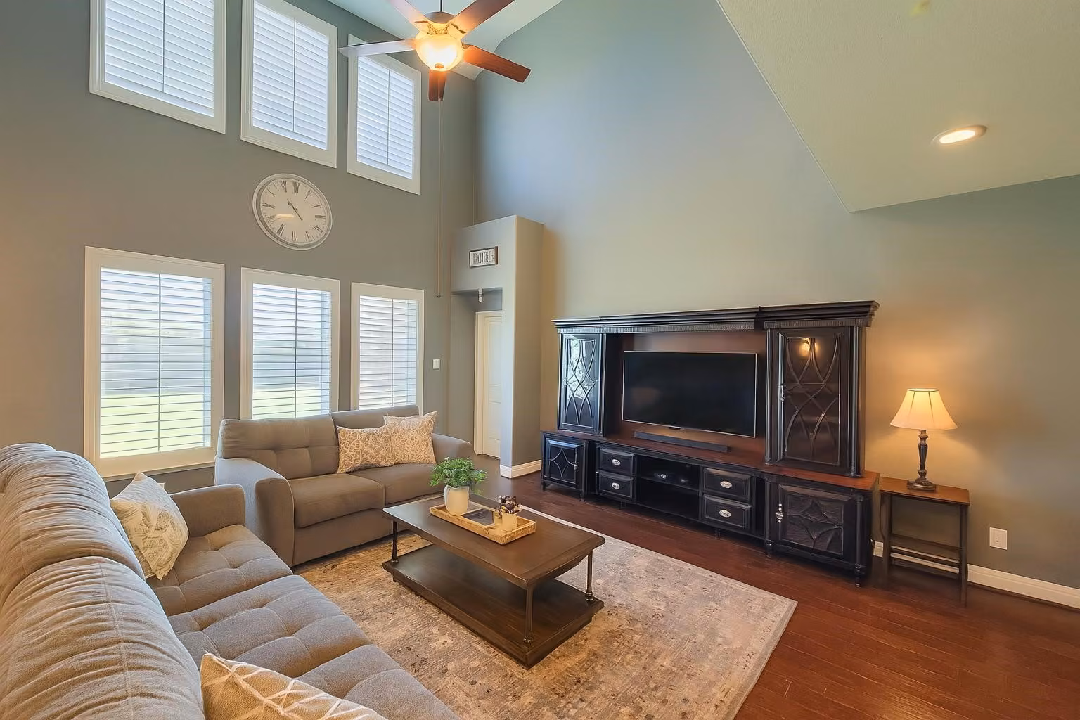 Photo 2 of 1904 Emerald Breeze Court, Pearland, TX