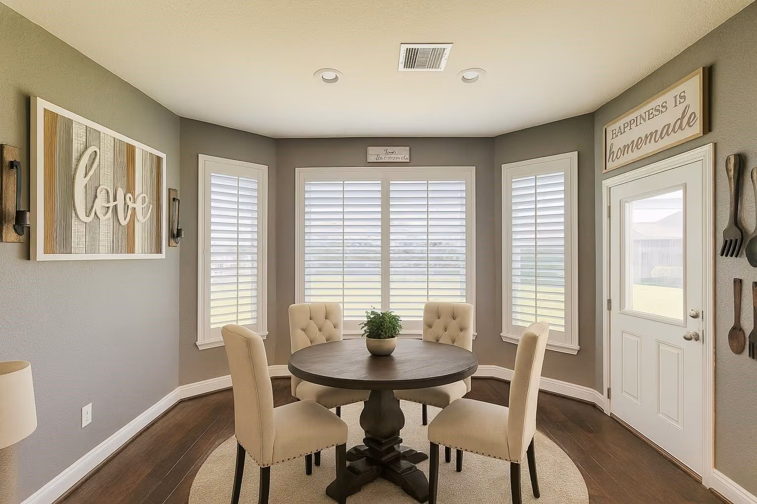 Photo 3 of 1904 Emerald Breeze Court, Pearland, TX