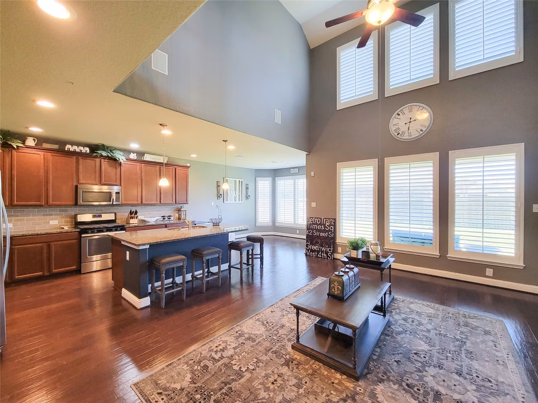 Photo 5 of 1904 Emerald Breeze Court, Pearland, TX