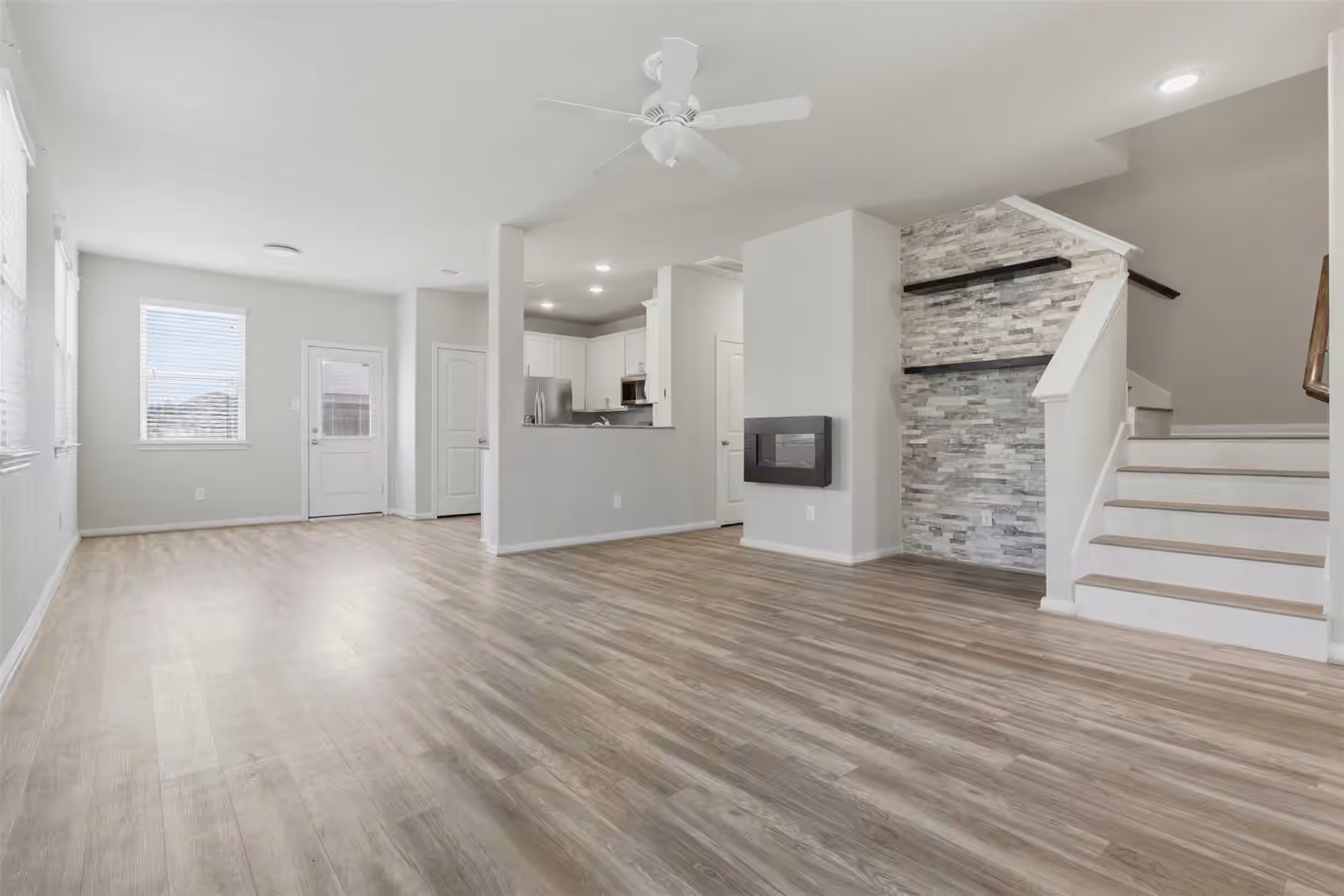 Photo 4 of 12611 Silverlight Court, Houston, TX