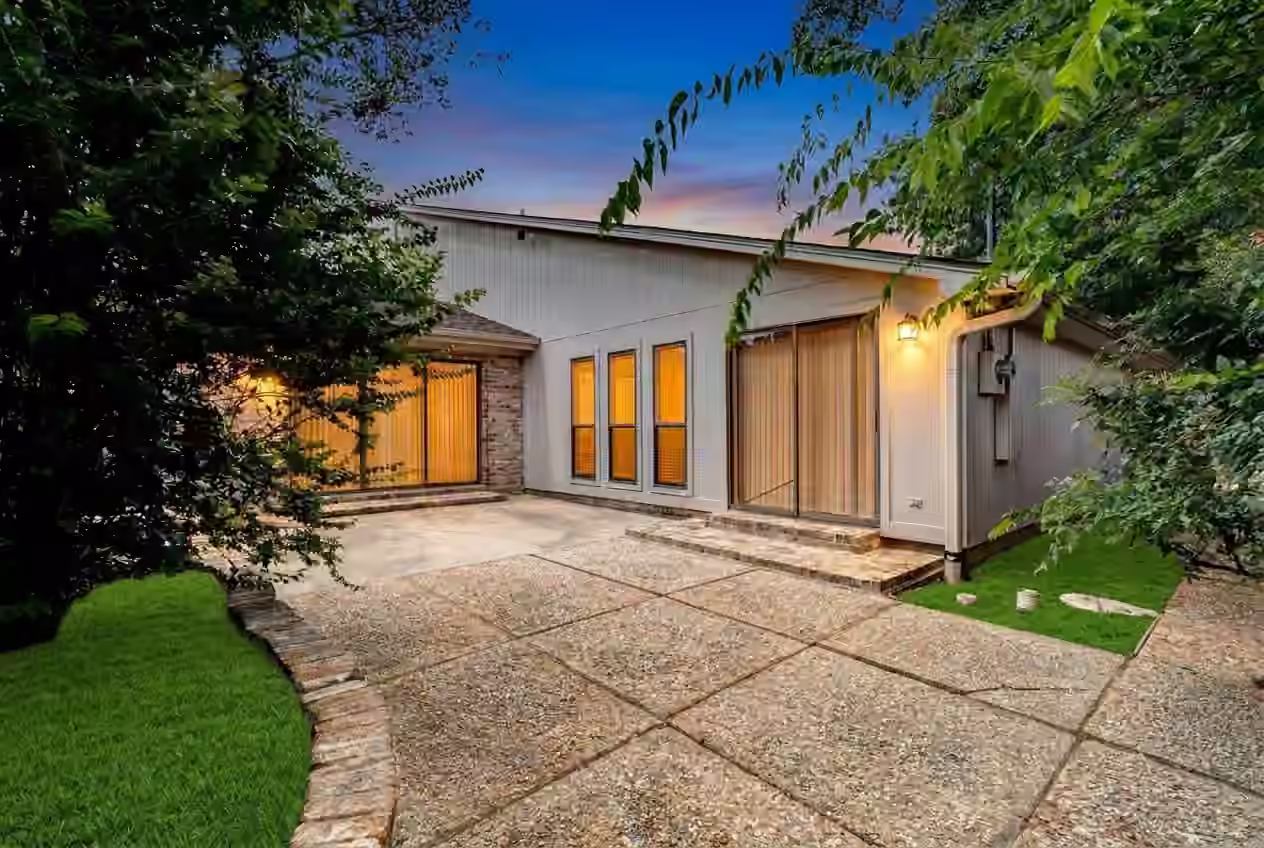 Photo 2 of 9650 Val Verde Street, Houston, TX
