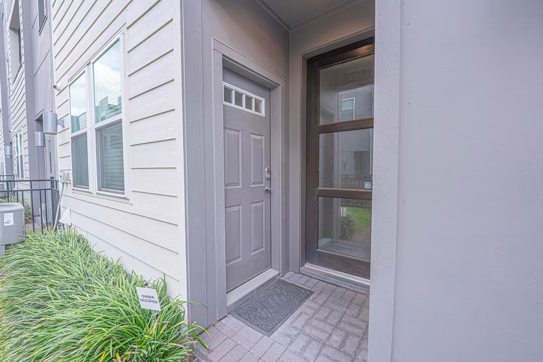 Photo 4 of 2721 Clinton Drive, Houston, TX