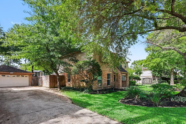 Photo 2 of 6711 Campden Drive, Spring, TX